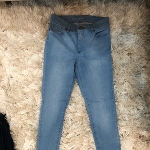 Mott & Bow Jeans. Light wash